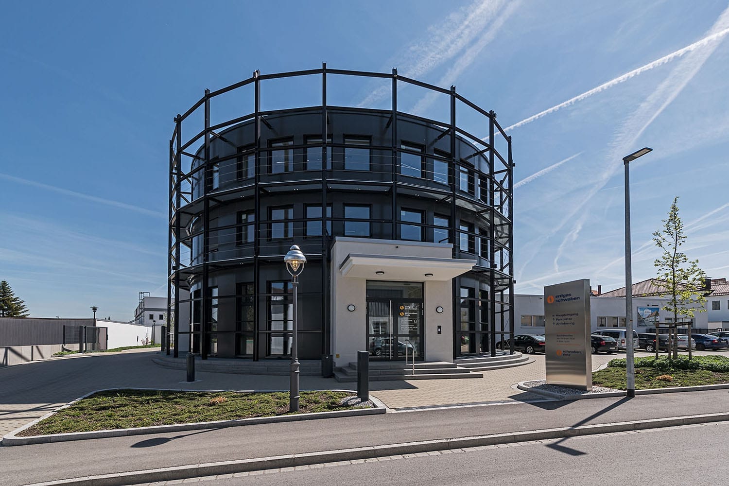 Erdgas Schwaben, markanter Turm aus Aluminium und Glas