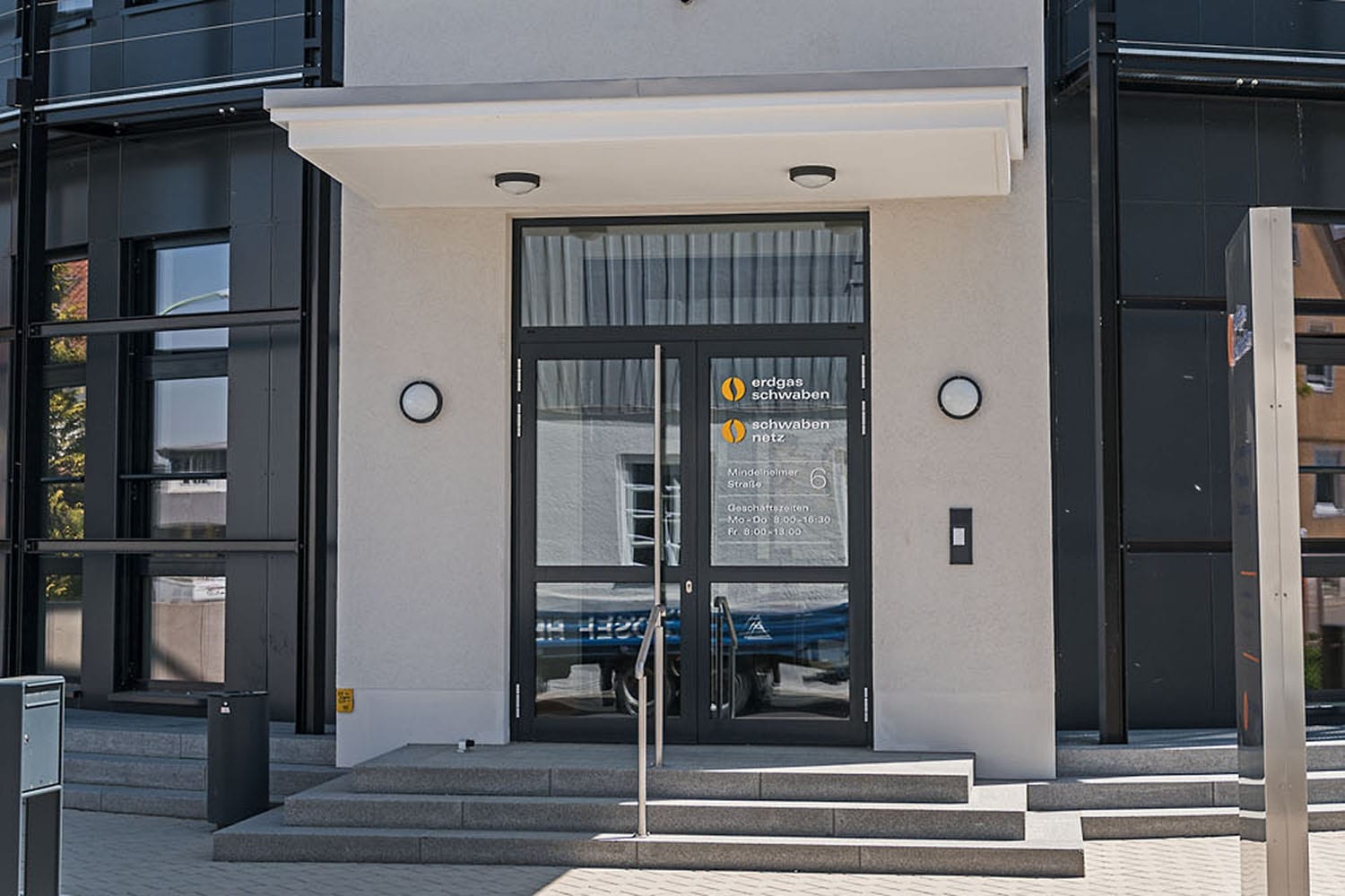 Erdgas Schwaben, Haupteingangstür