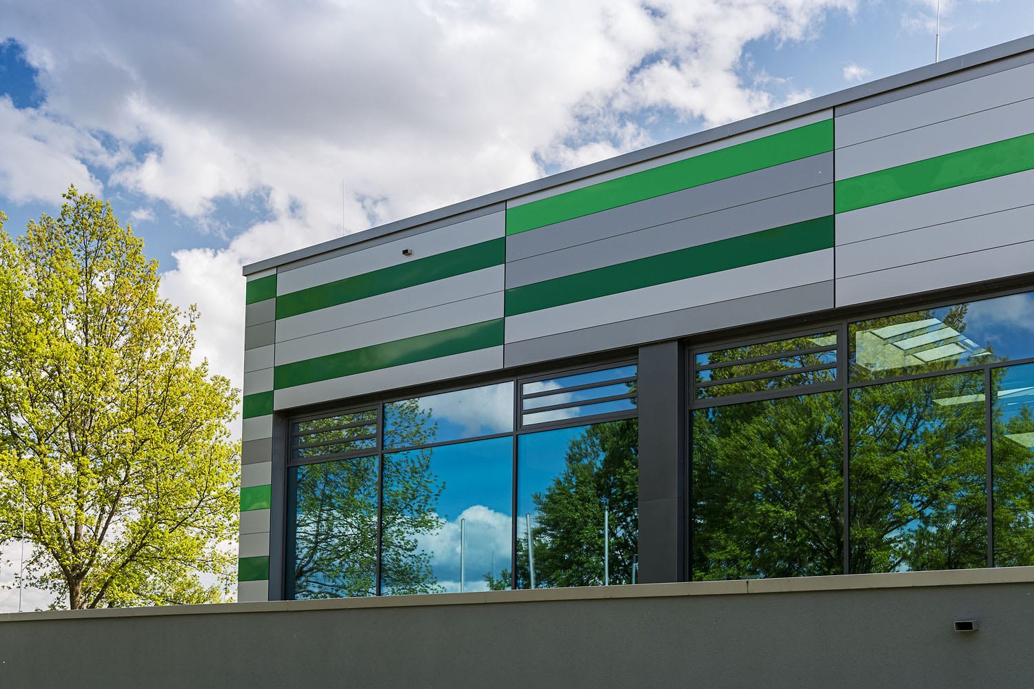 Sporthalle Aldingen neue Verglasung