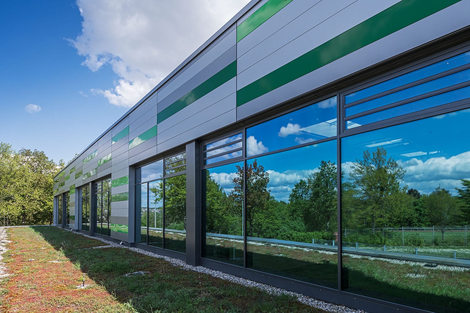 Sporthalle Aldingen verglaste Fassade mit Brandschutzelementen