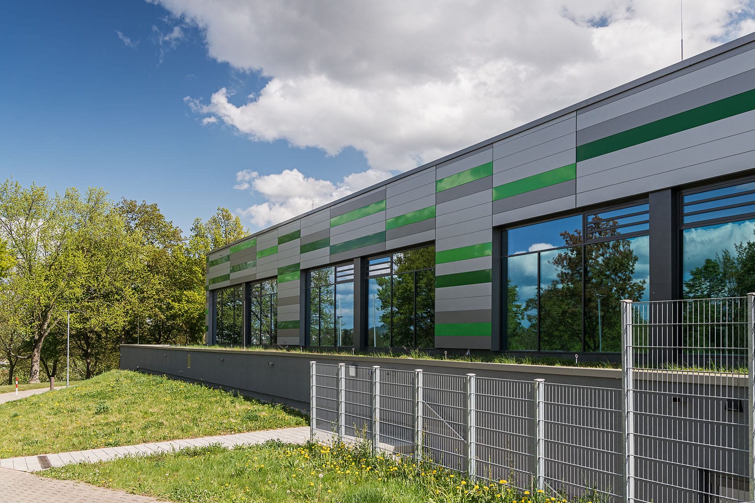 Sporthalle Aldingen verglaste Fassade