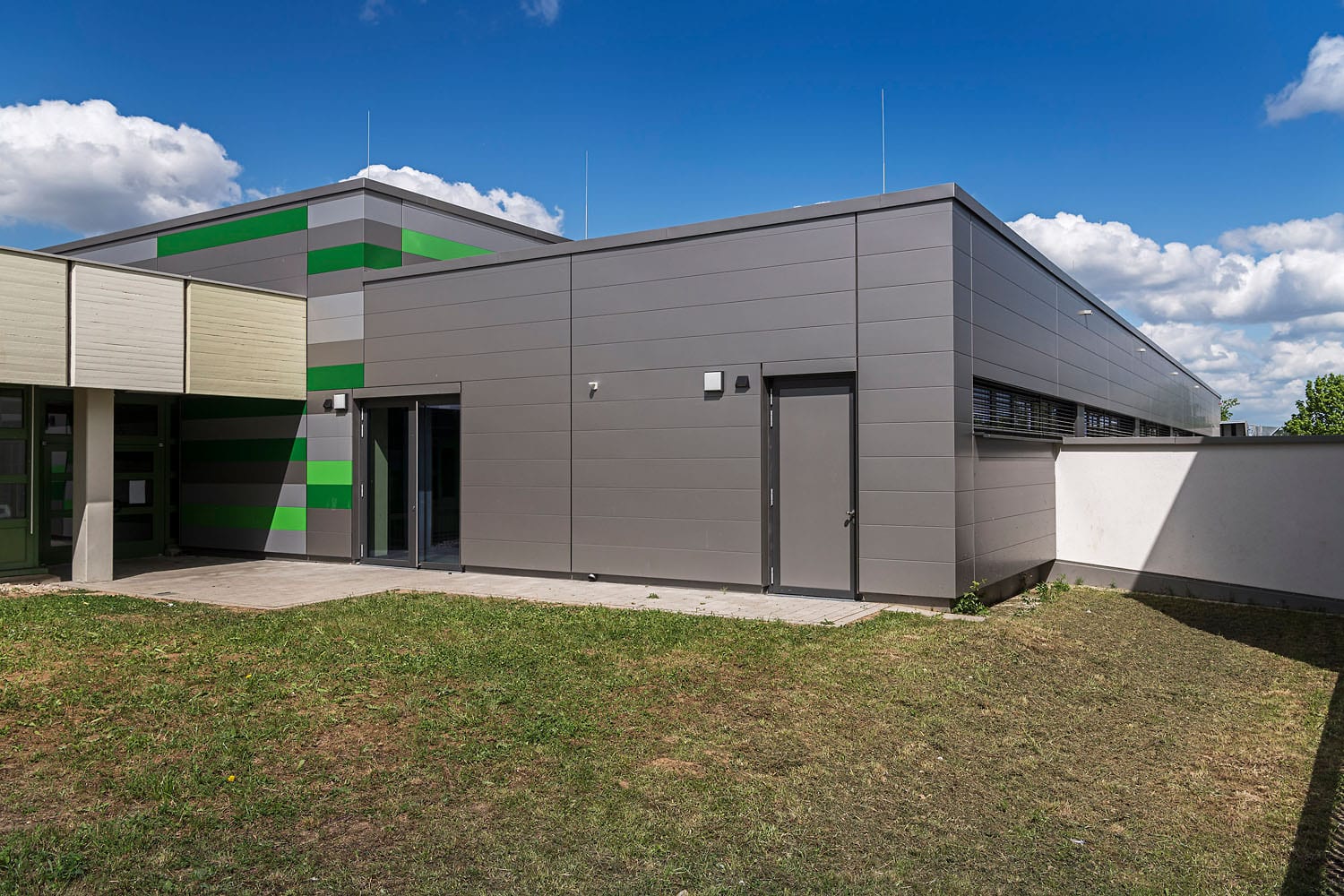 Sporthalle Aldingen neue Fassade