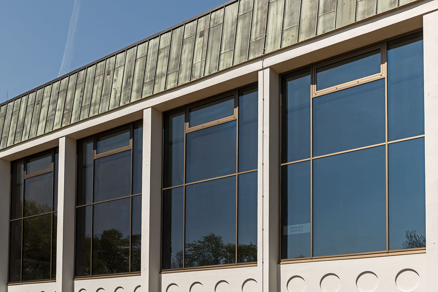 Plärrerbad Augsburg, neue Verglasung mit Sonnenschutzglas