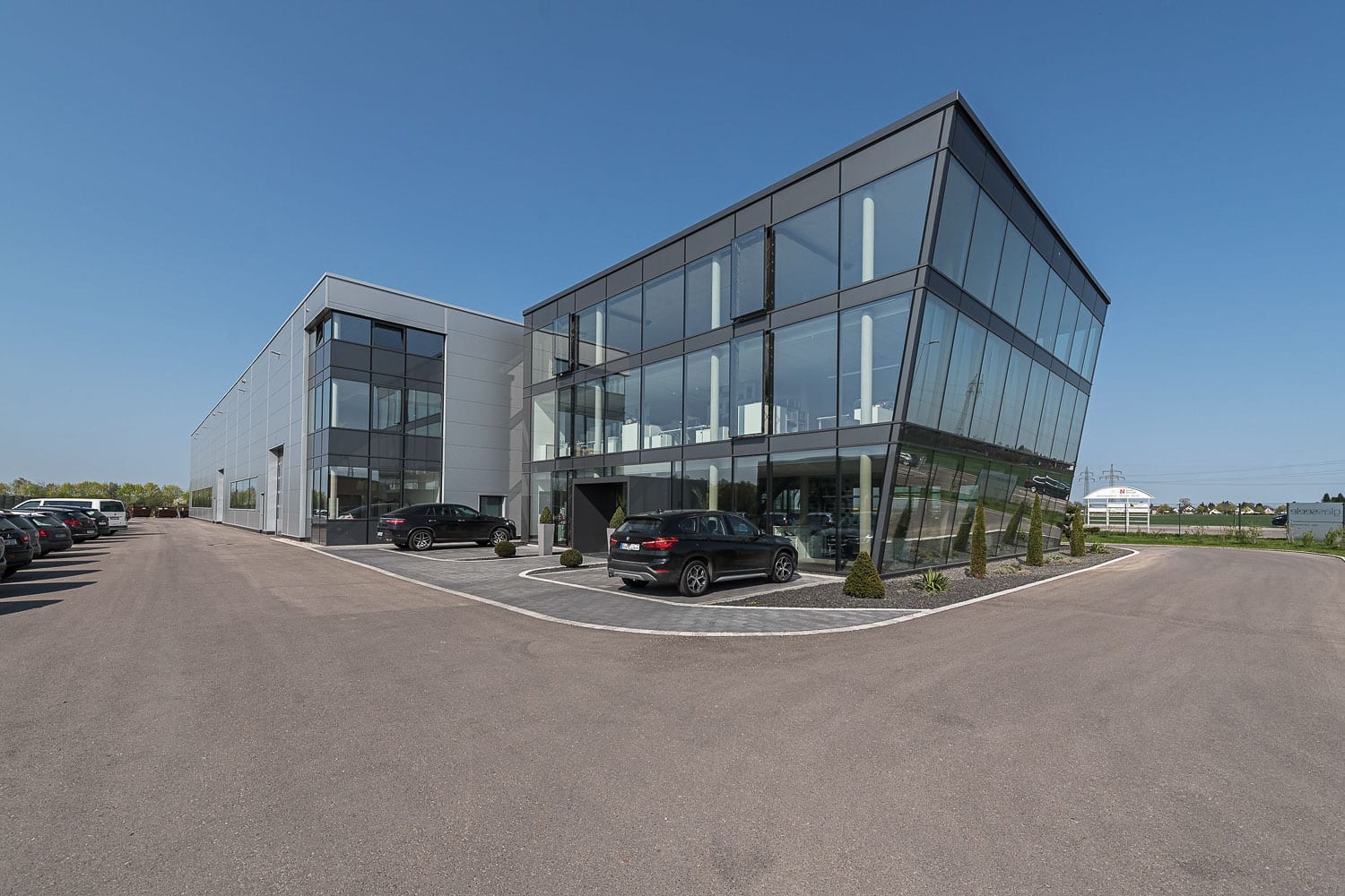 glas seele, P-R Fassade mit direkt integriertem Sonnenschutz