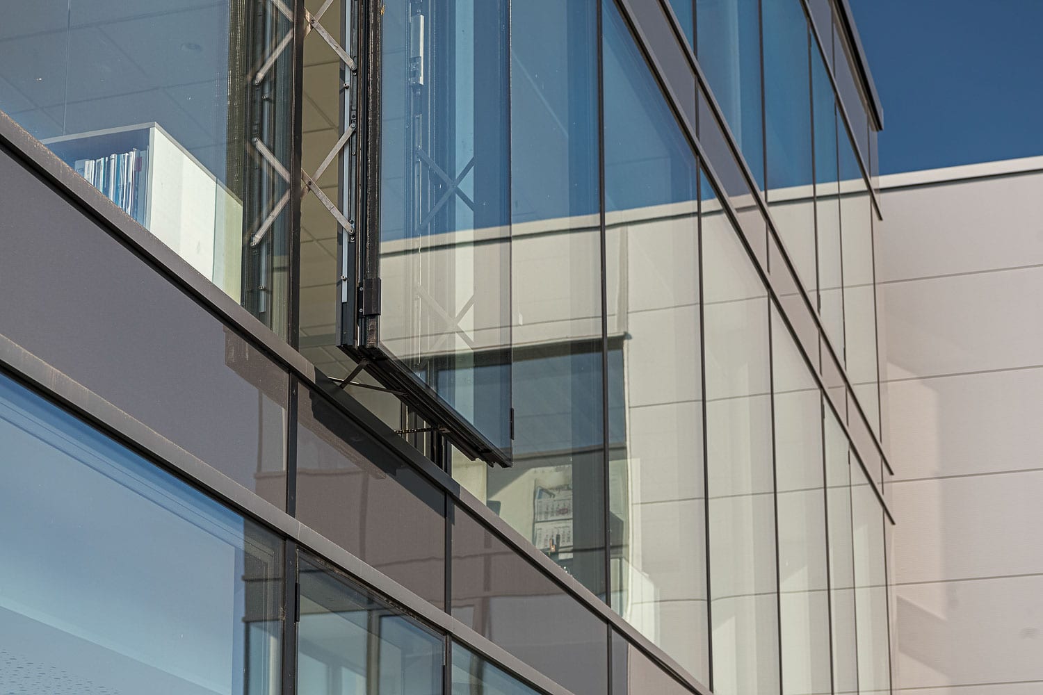 glas seele, zur optimalen Belüftung ausstellbare Fensterelemente