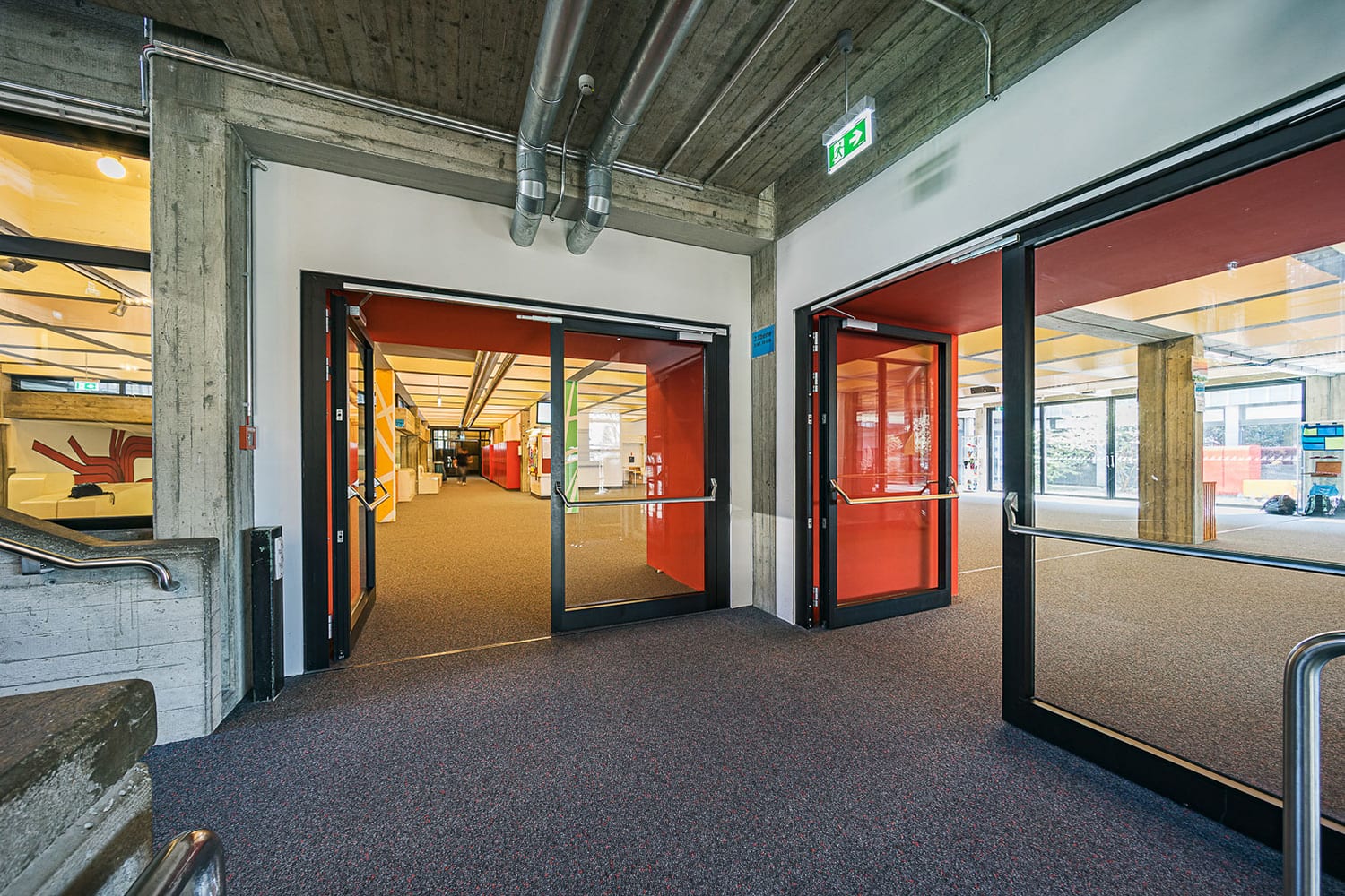 Gymnasium Friedberg, neue Rauch- und Brandschutztüren