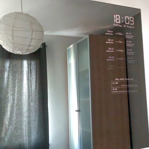 glas seele, Smartmirror mit Uhrzeit, Termine und Fahrplanübersicht