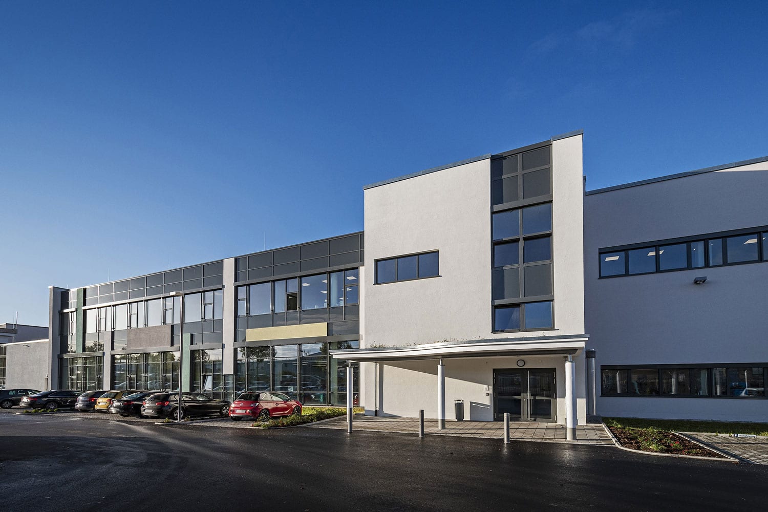 Julius Zorn GmbH, Eingangsbereich mit neuer Verglasung