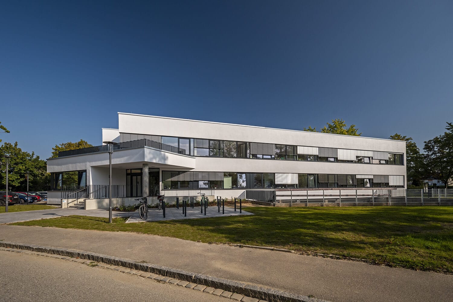 glas seele Referenz BKH Ambulanz Augsburg, Pfosten-Riegel-Fassade, Sonnenschutz