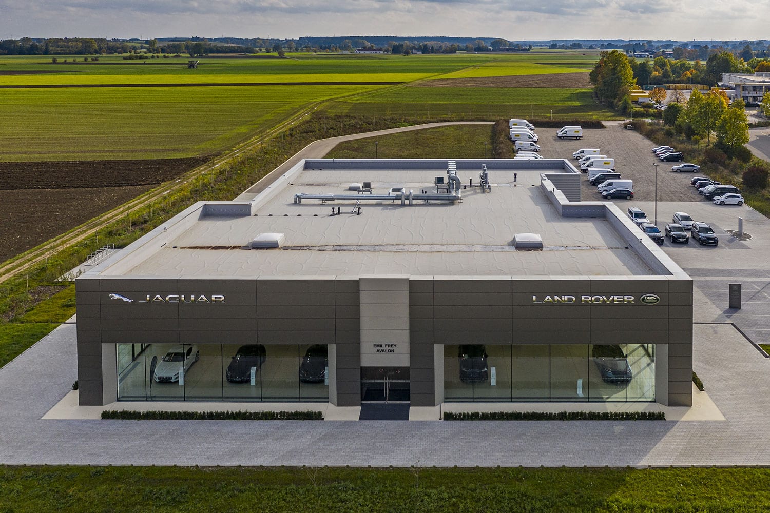 glas seele Referenz: Autohaus Frey, Glasfassade mit Structural-Glazing