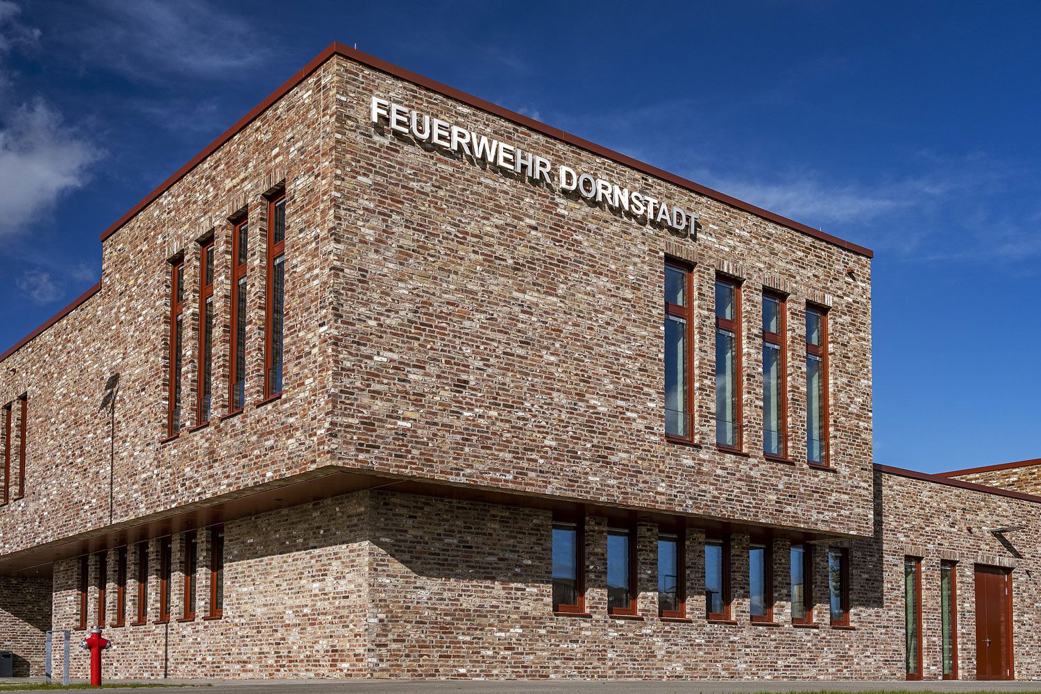 glas seele Referenz Feuerwehr Dornstadt, Pfosten-Riegel-Fassade Außenaufnahme