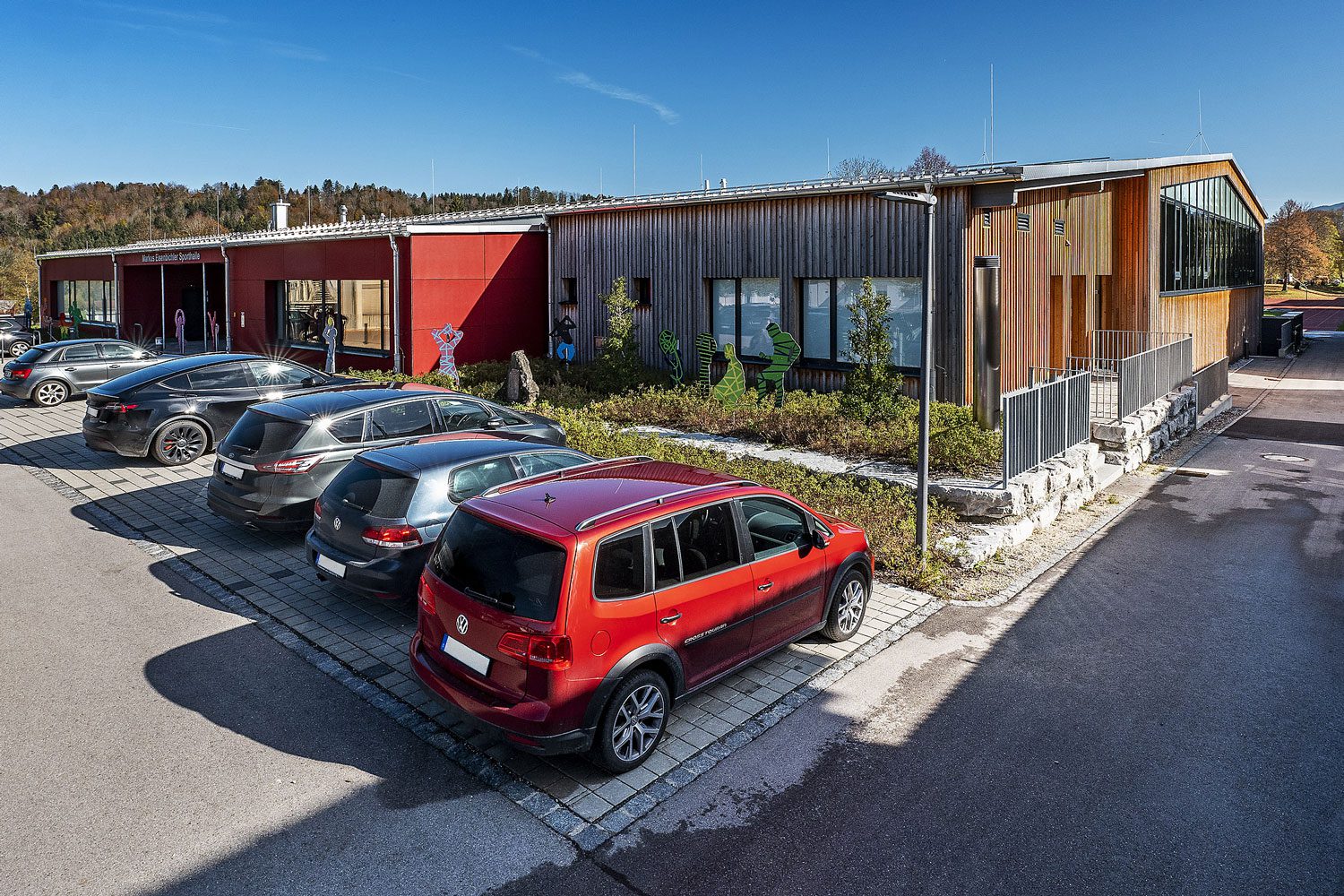 glas seele Referenz Turnhalle Siegsdorf, Außenansicht Pfosten-Riegel-Fassade
